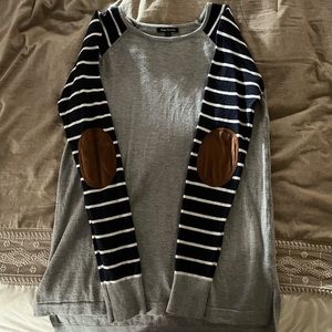 Size small light weight sweater.